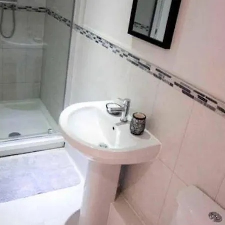 Stayzo Modern 1 In Bradford (West Yorkshire)