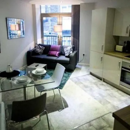 Apartment Stayzo Modern 1 In *